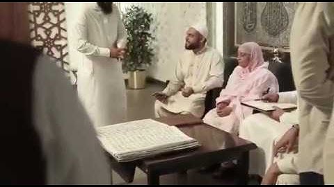 إمرأة باكستانية قامت بخياطة آيات المصحف كاملا و قدمته إلى متحف القرآن الكريم بالمدينة المنورة ❤