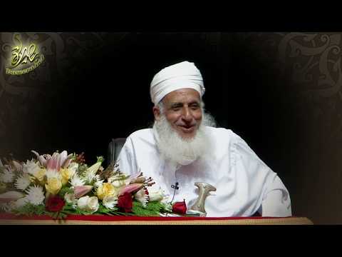موقف طريف من سماحة الشيخ أحمد الخليلي مع من يطالبه بدليل على قصة آدم مع أن أصل الإنسان قرد