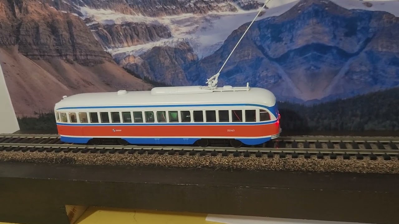 Bowser 12908 HO Scale  PCC Trolley DCC/ LOK SOUND (BENCH TEST)