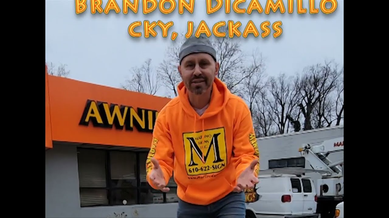 Martino Signs Celebrity Showcase