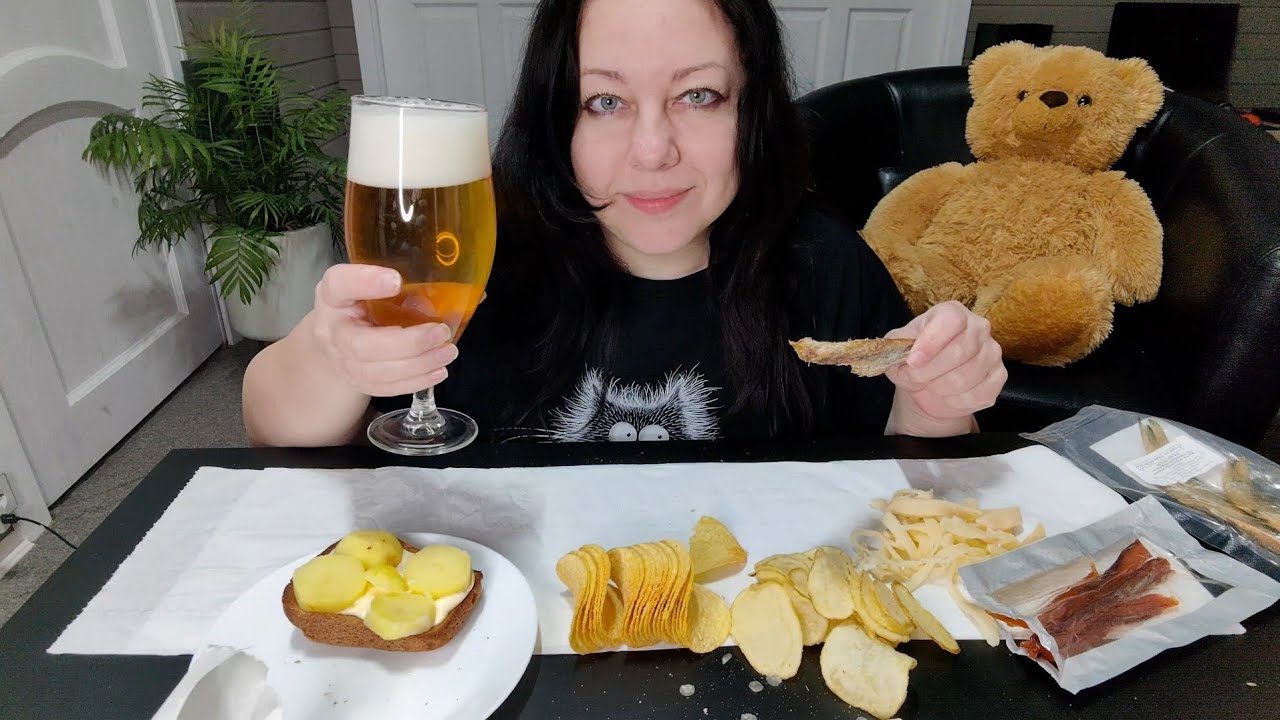 Мукбанг 🐟🍺Вобла, горбуша вяленая, кольца кальмара, чипсы.