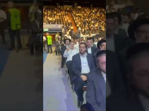 מוטי שטיינמץ בארגנטינה שר עם קהל האלפים זכור ברית Motty Steinmetz sings with the crowd in Argentina