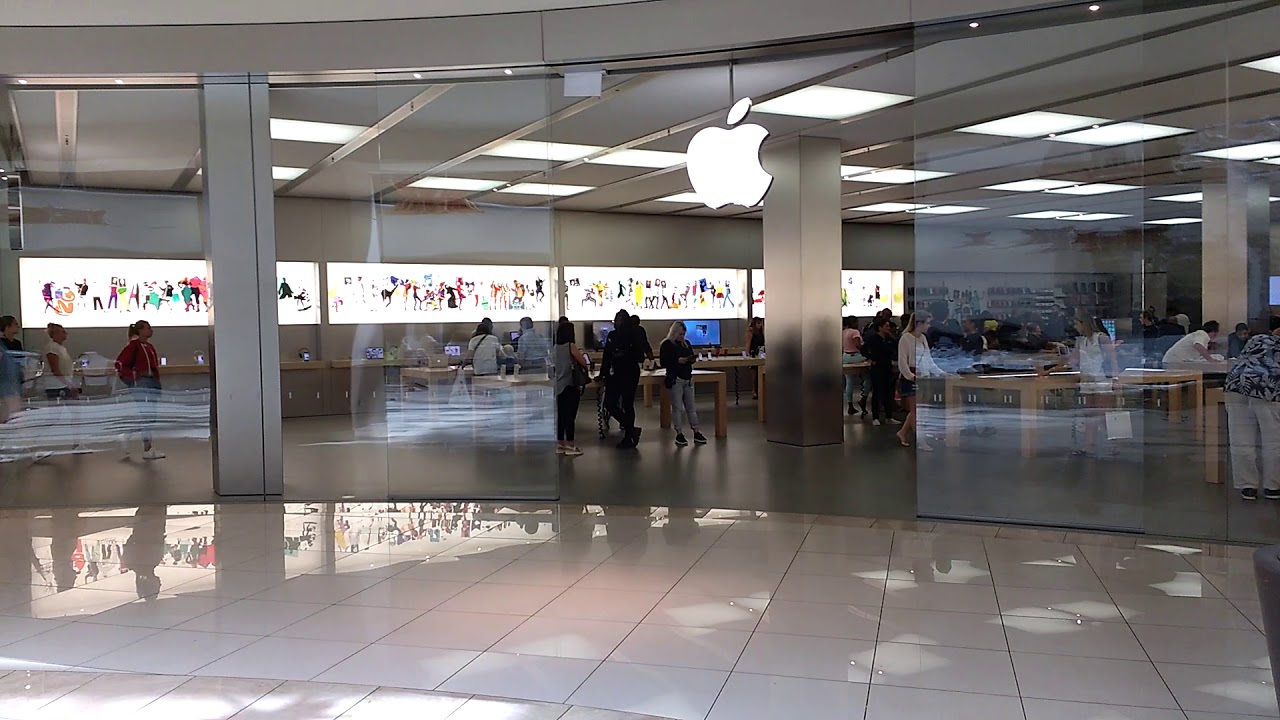 Apple Store at Florida's Aventura Mall Opened today with first-of-its-kind  Amphitheater for Today at Apple Sessions - Patently Apple