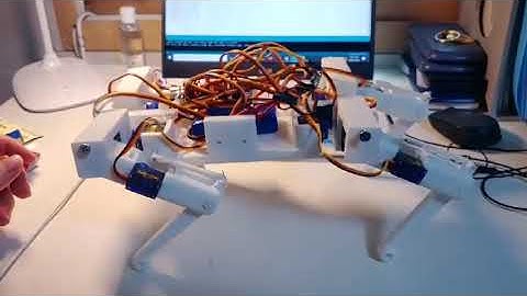 Testing movements of a quadruped robot(underpowered) 4족 보행로봇 움직임 테스트(전류 부족함)