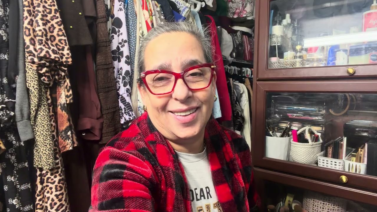 Buenos días, mostrándoles mis broches y bufandas.