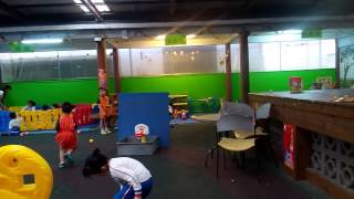 嶸嶸參加幼稚園五百障礙賽1031114