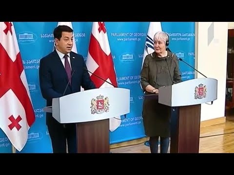 მედლინ მუნი პარლამენტში შეხვედრებს მართავს