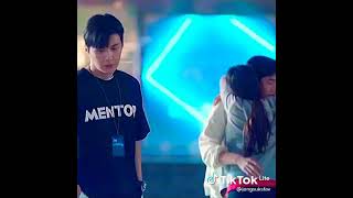 Kore Klip Start Upsevdiği Kızı Başkasıyla Sarıldığını Görünce Üzüldü