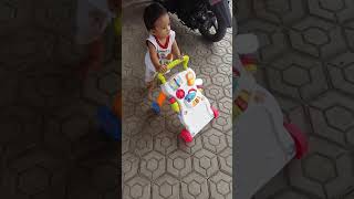 Belajar jalan baby push walker ||Azzam elsyauqi