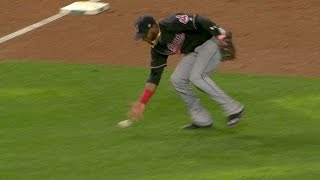 CLE@ARI: Diaz makes tough play on slow roller