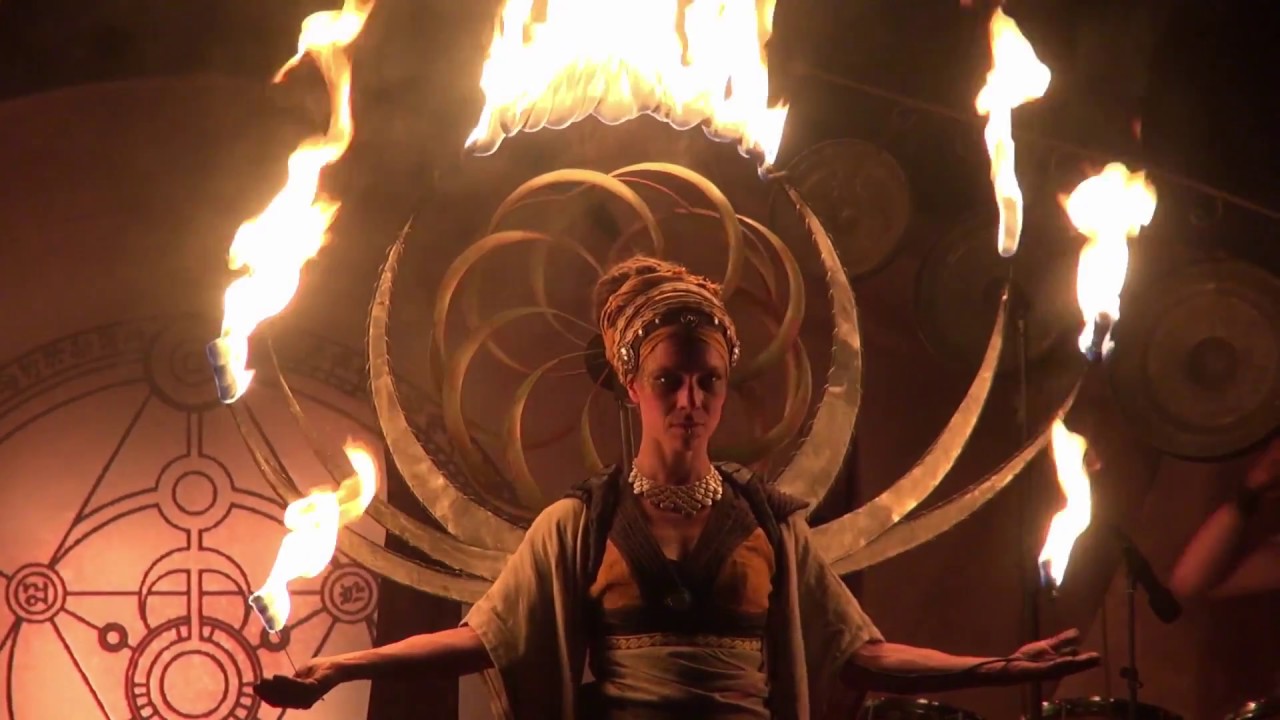 Spectacle de feu 'Arcanes' [Compagnie ZOOLIANS]