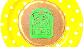 Lets Make A Pancakes With Thomas, Percy And Harold ふりかけプレートを使ってトーマスパーシーハロルドのホットケーキを作ろう