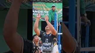 Unreal No Look Volleyball Set! 🤯 #volleyball #setter #skills #usavolleyball