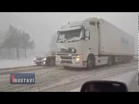 რიკოთის უღელტეხილზე თოვს