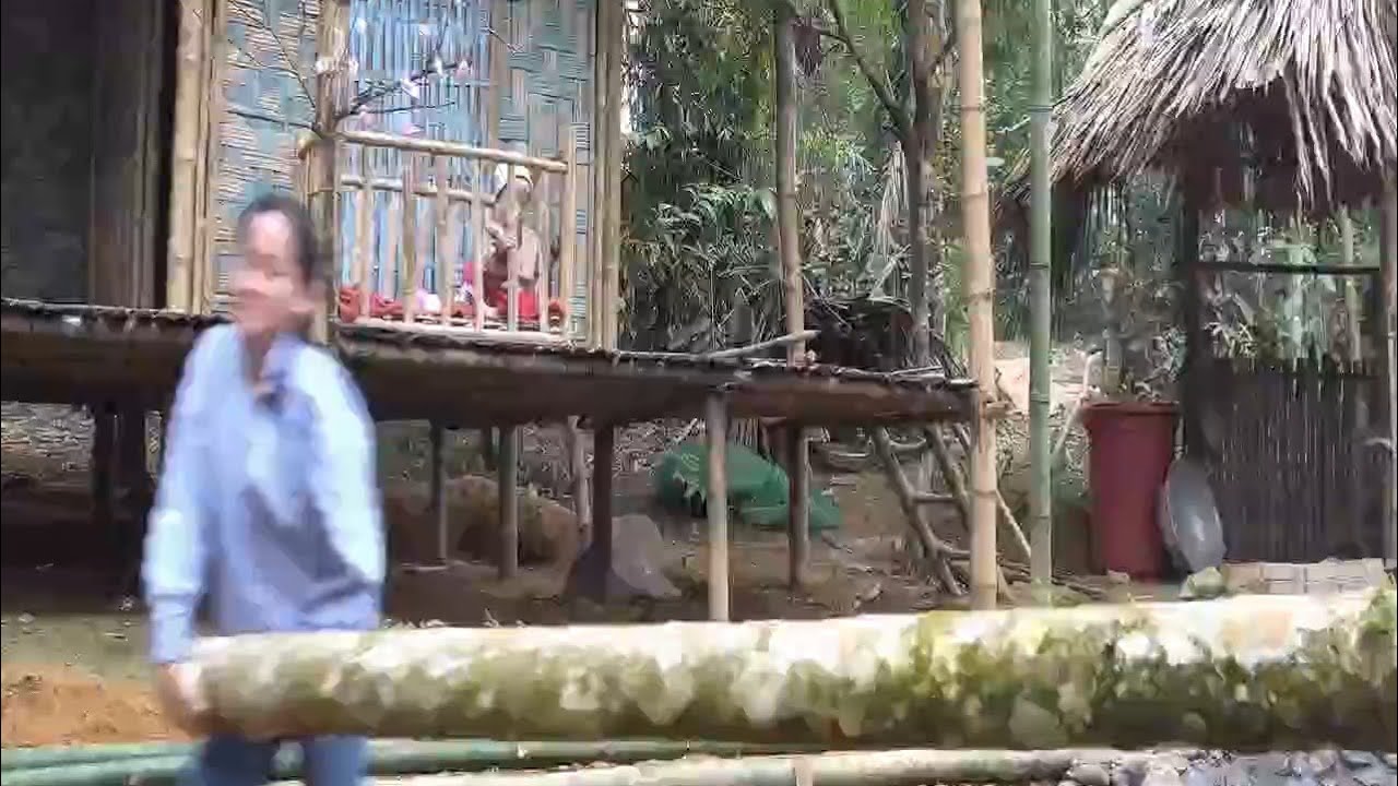  A strange man is following a single mother inthe woods