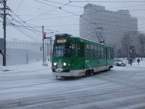札幌市電240形 西15丁目停留場発車 Sapporo Streetcar at Nishi-Jūgo-Chōme