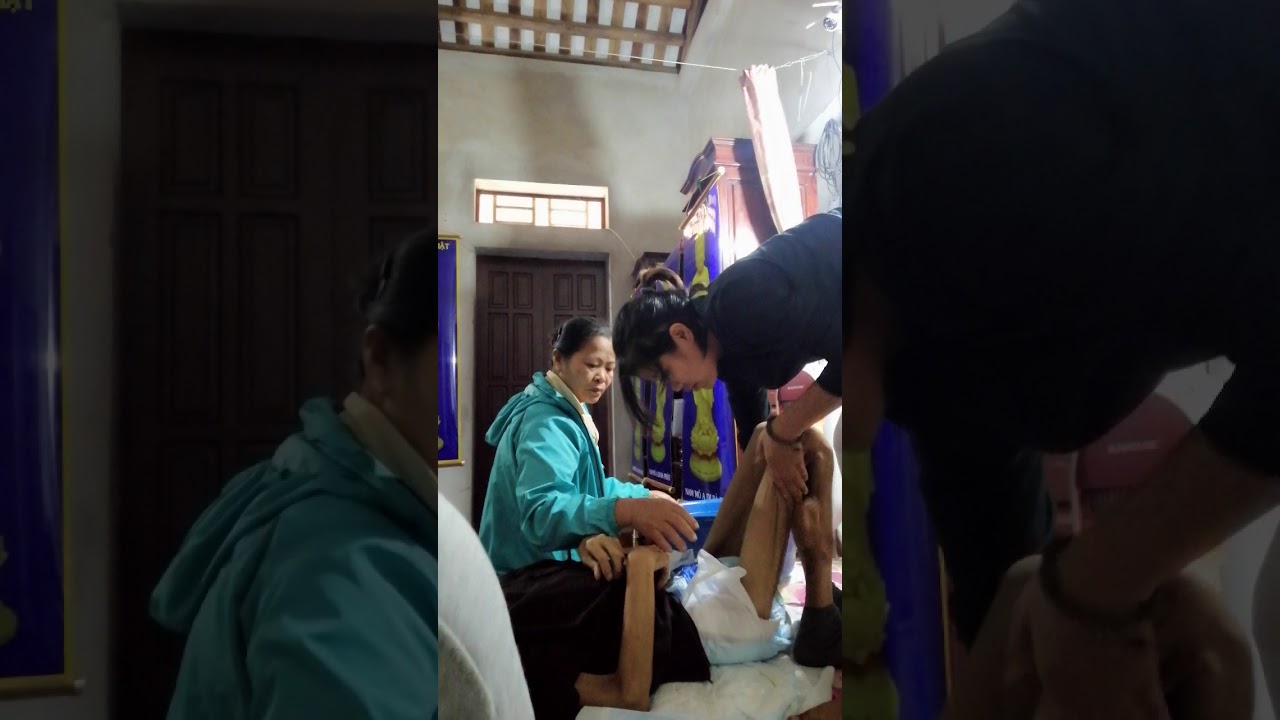 Chăm ông nội su ốm