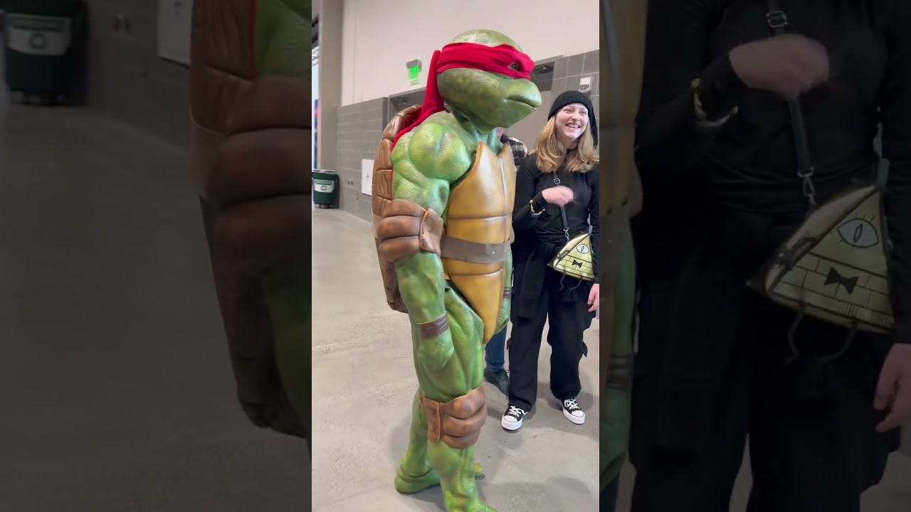 Suiting up Maestro hulk at SacAnime   #hulk #sacanime #maestro #cosplay #cosplayer #marvel