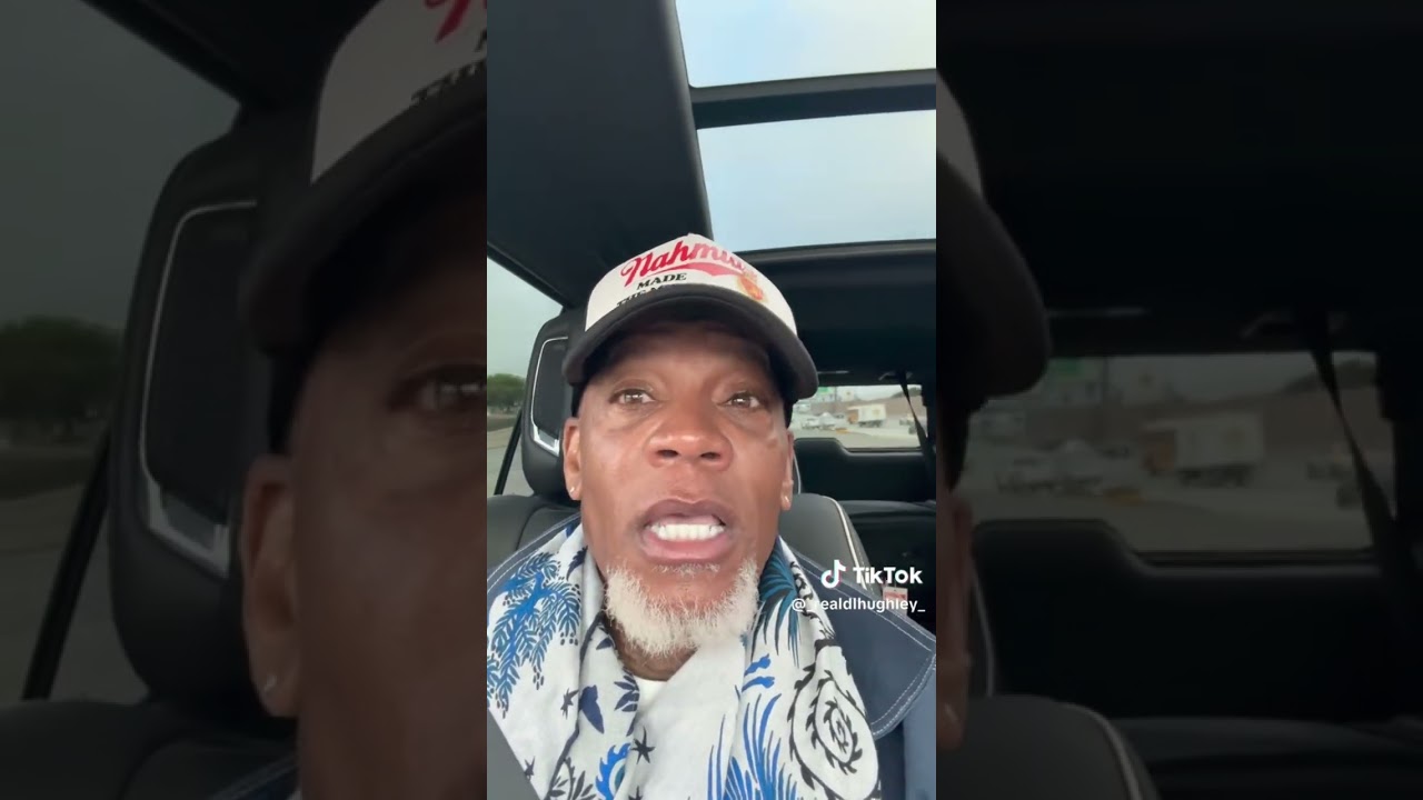 Почему Бэд Банни слишком «иностранный» для Суперкубка? Он больше американец, чем Мелания Трамп.