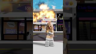 A cop got fooled by two identical girls… 😳👀 | Mr policeman #shorts #roblox #robloxshotrs