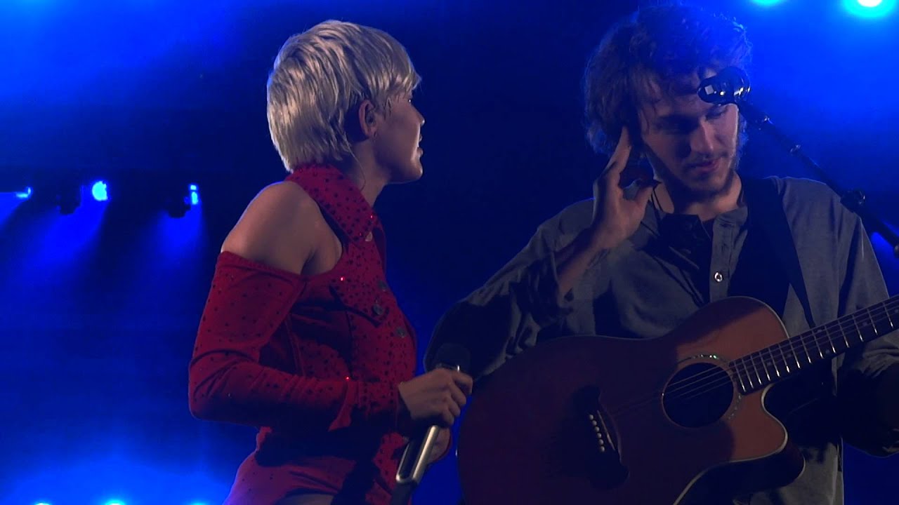 Miley Cyrus performs with her brother, Braison (Bangerz Tour LIVE in Antwerp, Sportpaleis 20.06)