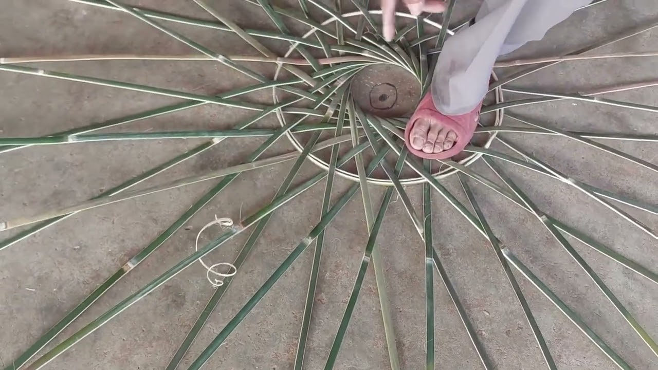 สานสุ่มไก่เริ่มขึ้นหัวสุ่มแบบช้าๆชัด สามารถทำตามได้เลยครับ