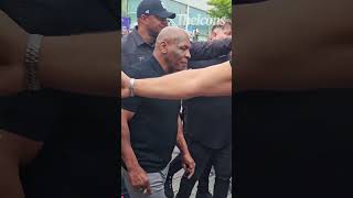Mike Tyson Starts A Figth In The Streets And Runs Away #MikeTyson