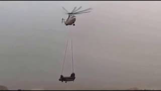 Вертолёт Ми 26 тащит на себе тяжелый американский Чинук ☢ Россия