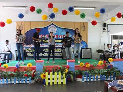 Vocal Group SMP Sumbangsih 1 @Open House 2018 - YouTube