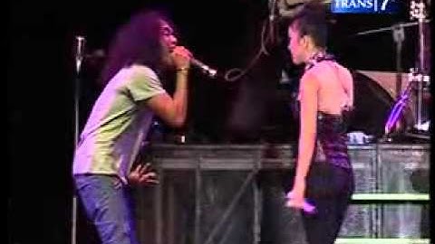 slank feat syahrini ku tak bisa @konser ulang tahun slank ke 27.flv.avi by aries pratama