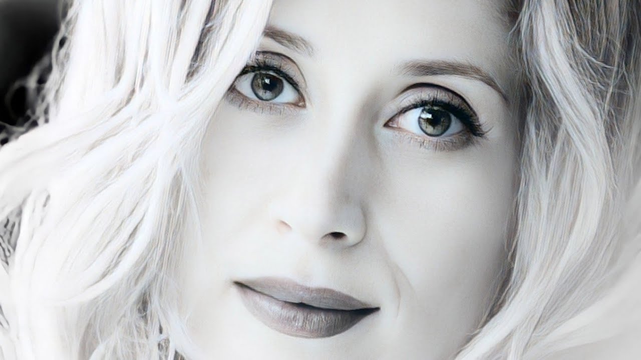 ⁣Nuit Magique - Lara Amazing Beauty - Pics Enhanced to 4K by Artificial Intelligence Algorithm