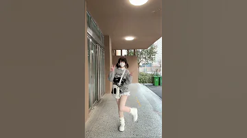 轻轻的托起了一坨空气萌妹子 