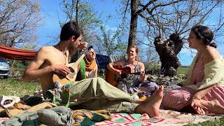 EASTER NATURE FLOWERING - Solo dios sabe si vuelvo (with friends)