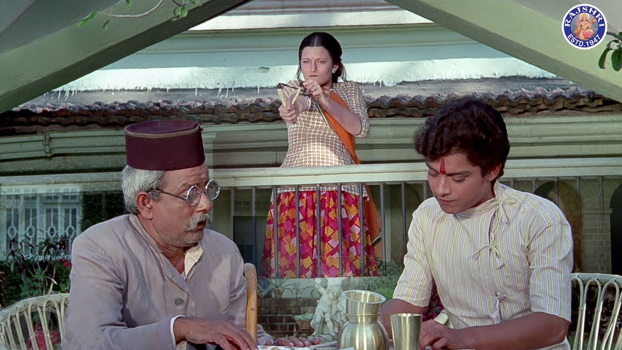 मास्टर जी की टोपी उड़ा दी | Geet Gaata Chal Movie | Sarika Funny Scenes | Sachin Best Scene