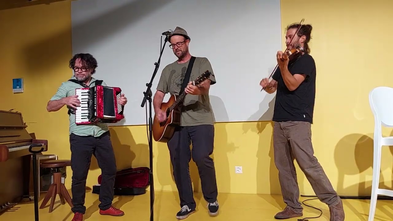 Guarda The Vad Vuc - Nabumba live in Mendrisio su YouTube Guarda The Vad Vuc - Nabumba live in Mendrisio su YouTube