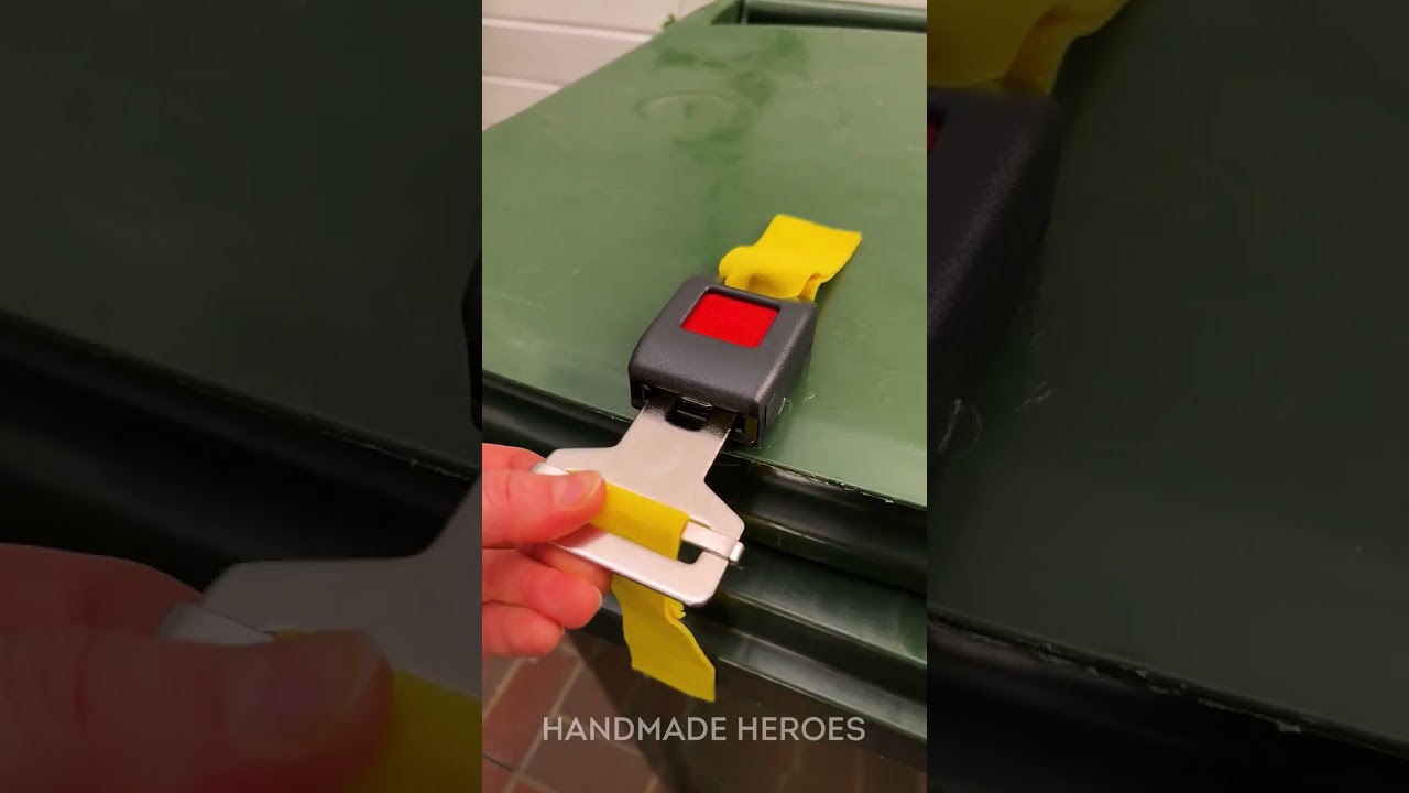 Stop Raccoons From Raiding Your Trash Can Today 🚫🦝