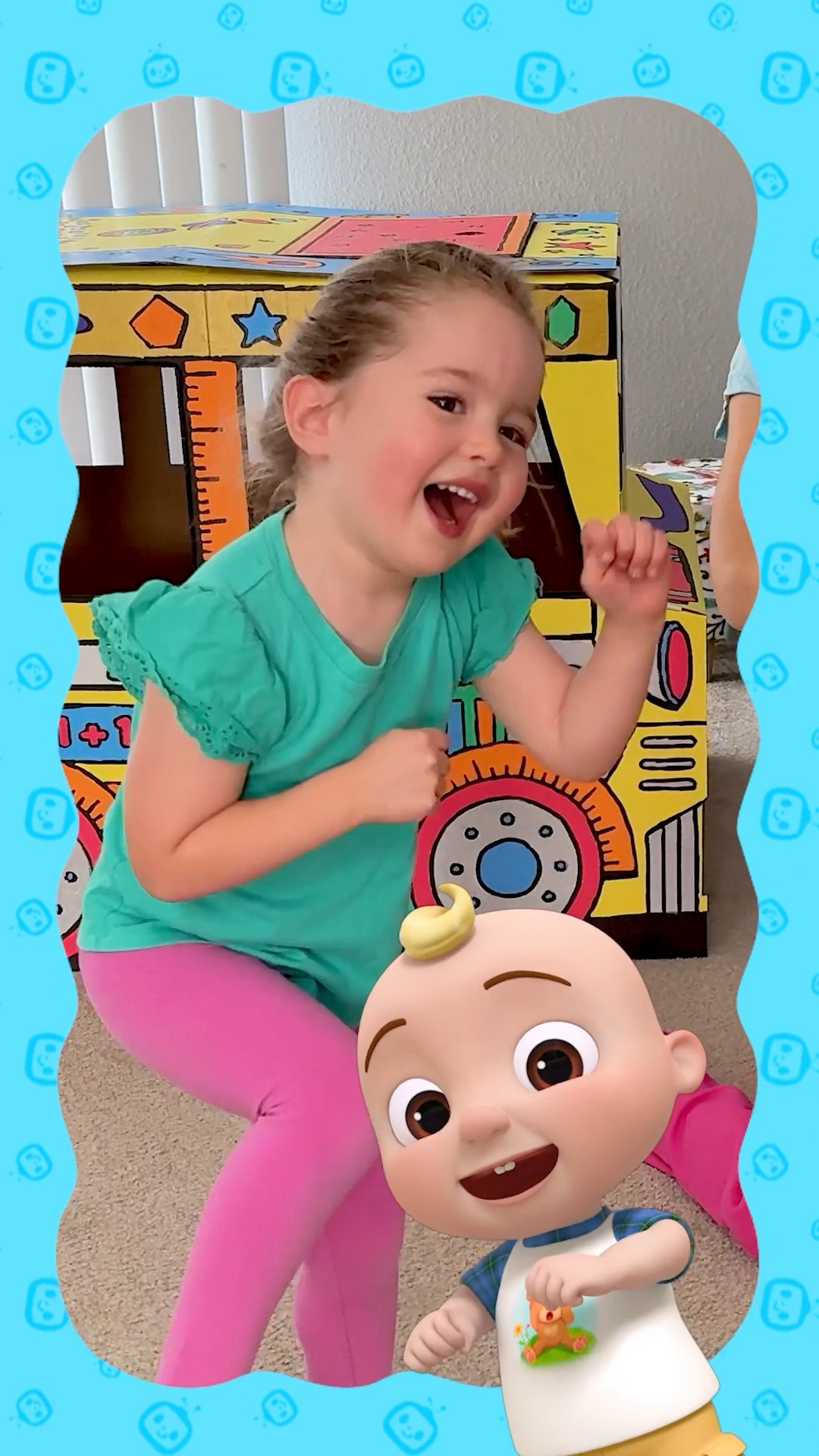 ? Big Sister, Little Sister Wheels on the Bus Dance Party! #cocomelon #shorts #wheelsonthebus