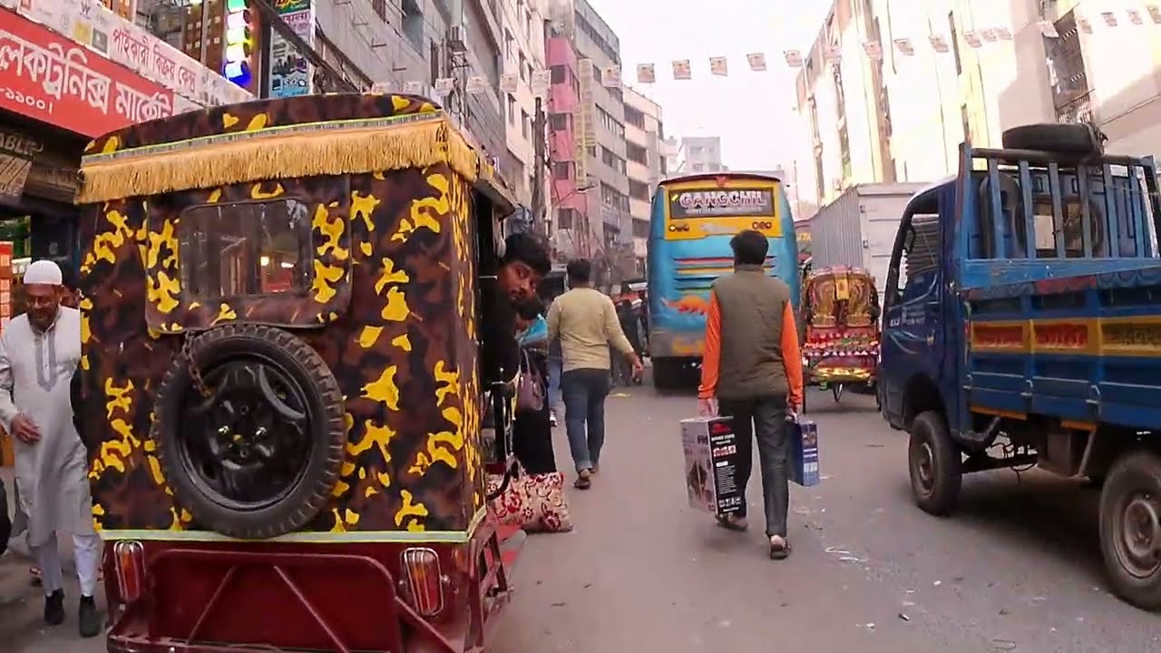 সুন্দরবন মার্কেটের পাশে  ঢাকা।