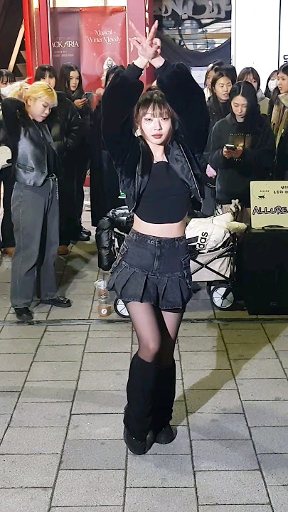 231229 홍대 연말을 댄스팀 얼루어(Allure)와 함께! - 세희 ITZY (있지) 'WANNABE' 01