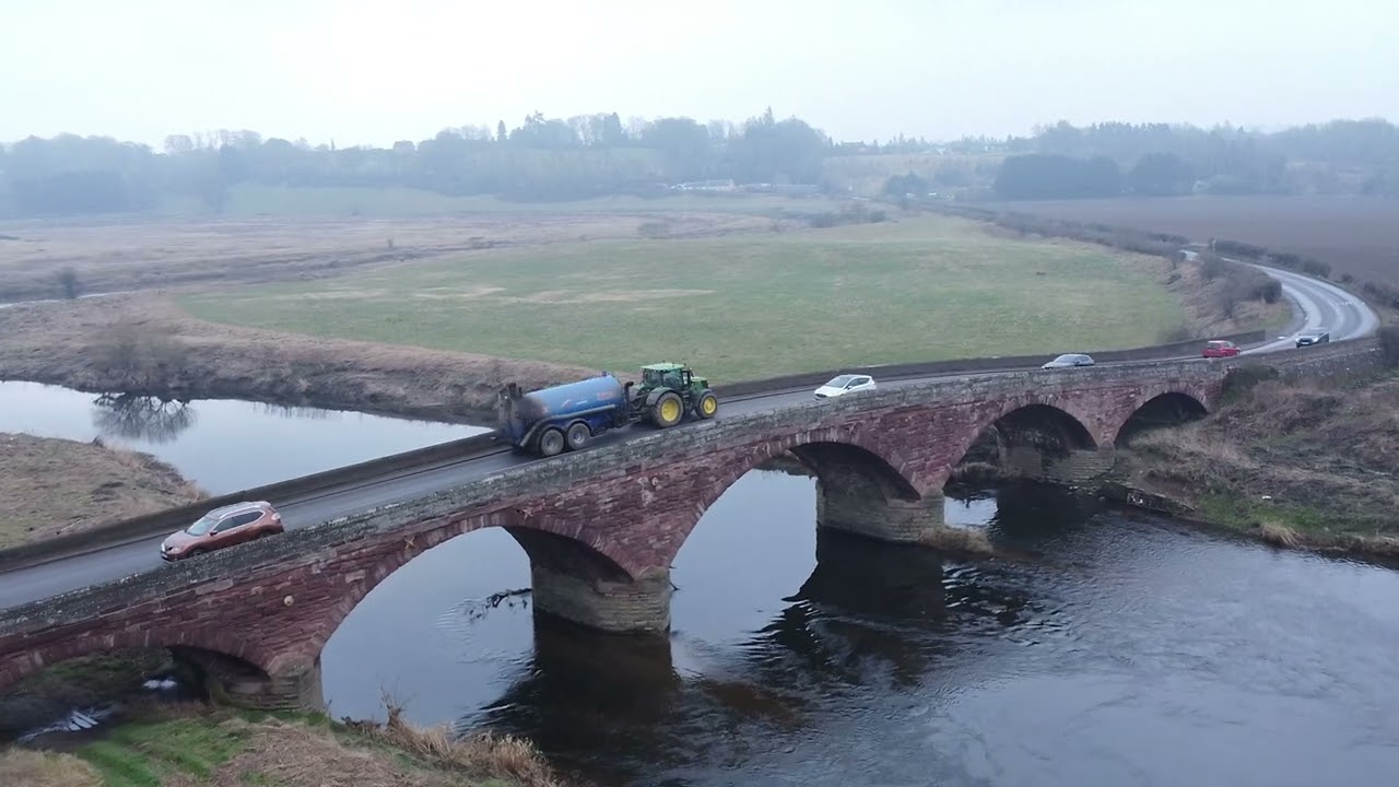 RG Contracting l Spreading digestate on rye ground.
