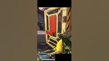 He had like 1hp #shorts #apex #gaming #apexlegends