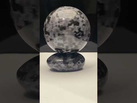 Індіго Габбро (Мерлініт) куля 70 мм з підставкою - натуральний полірований камінь, видео 1