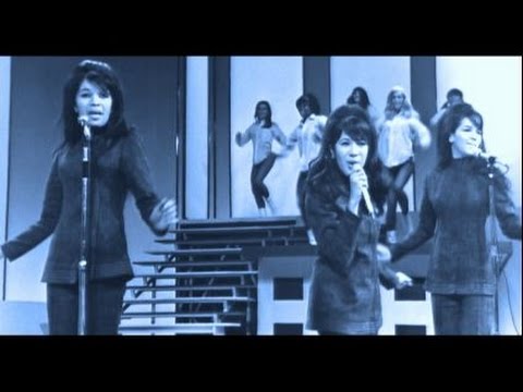 The Ronettes - BE MY BABY - live @ Moulin Rouge Club