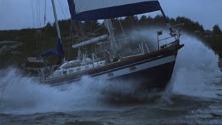 Elizabeth Hurley, Sean Penn & Catherine McCormack - Storm Coming (The Weight of Water)