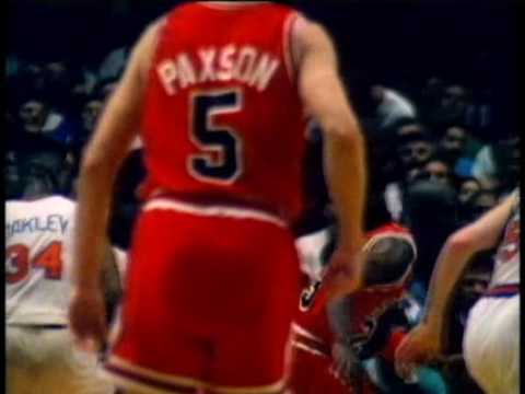 NBA Moment - 1991 Jordan dunks on Ewing