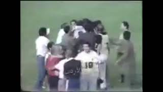 عندما فازت سوريا على اليونان1987بركلات الترجيح آخر ركلة لوليد أبو السل إسمع صوت المعلق وهدير الجمهور