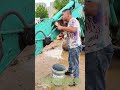 機械を洗う男：汚れた油膜の下に眠る「動く心臓」
