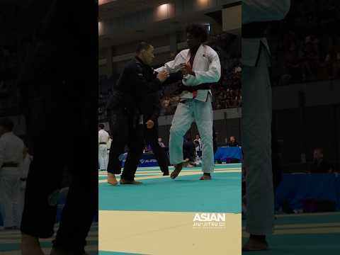 @uanderson_ferreirabjj advances to the medium-heavy final!