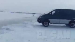 перепрыгнул через трещину во льду / I jumped over a crack in the ice