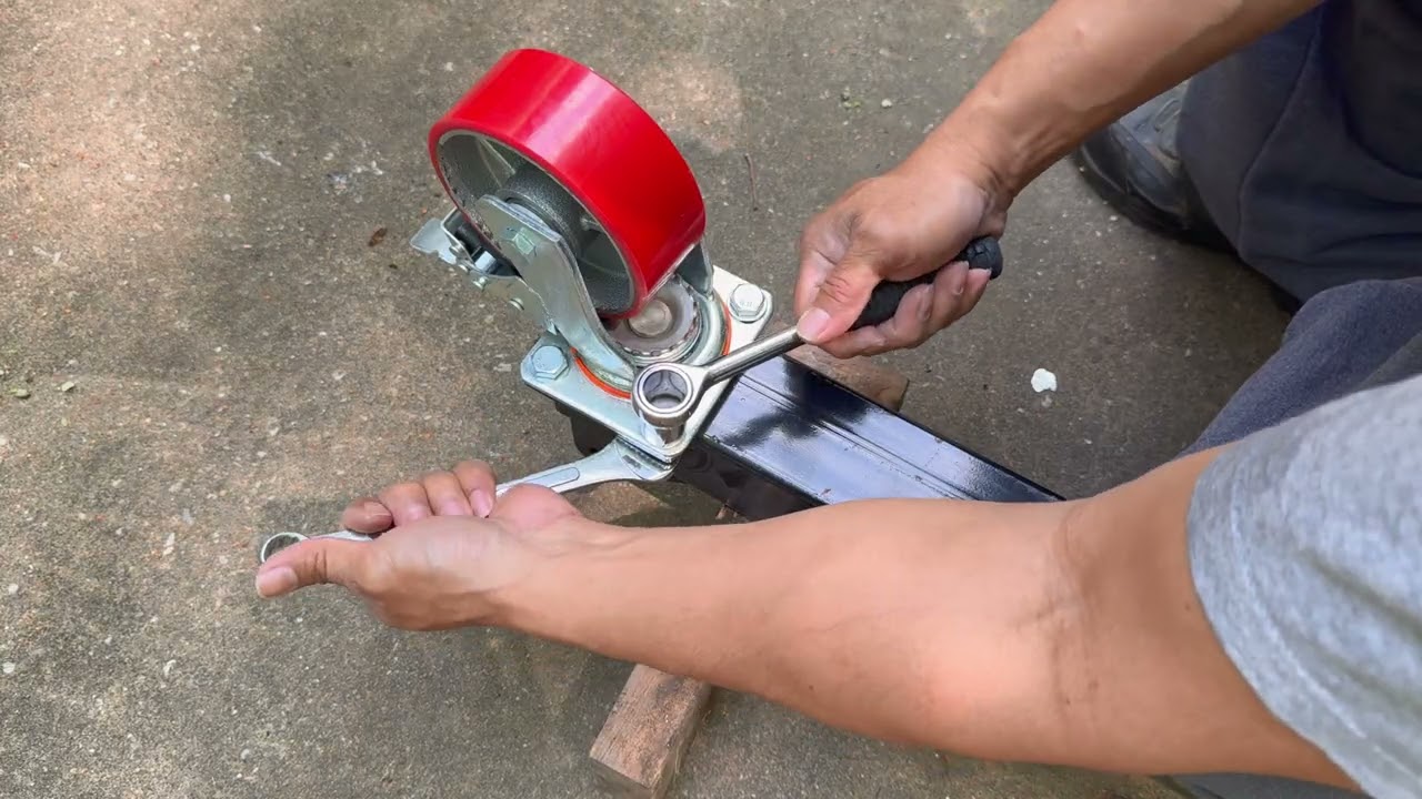 Relaxation of Unboxing, installation and quick testing of a Strongway 2000-lb Gantry crane